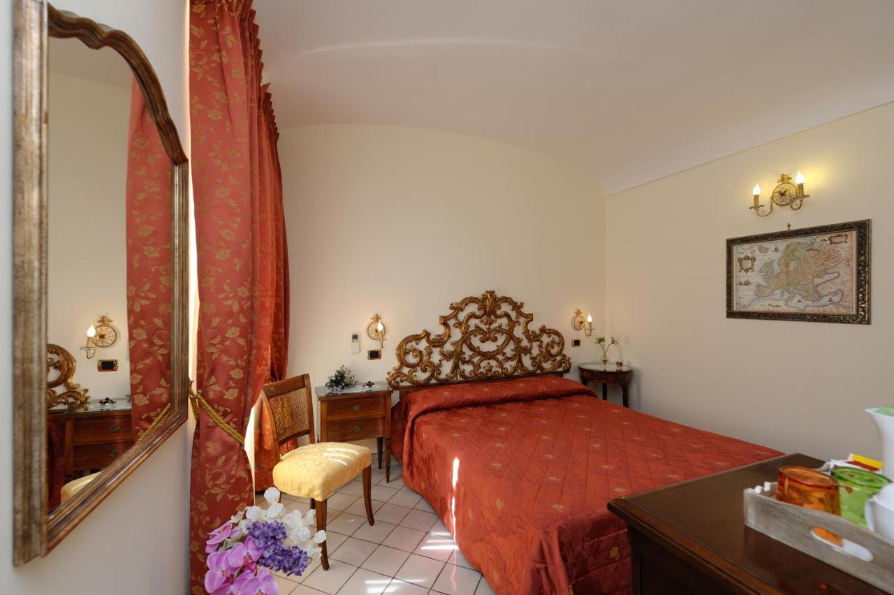 Amalfi Old Square Room & Apartments المظهر الخارجي الصورة