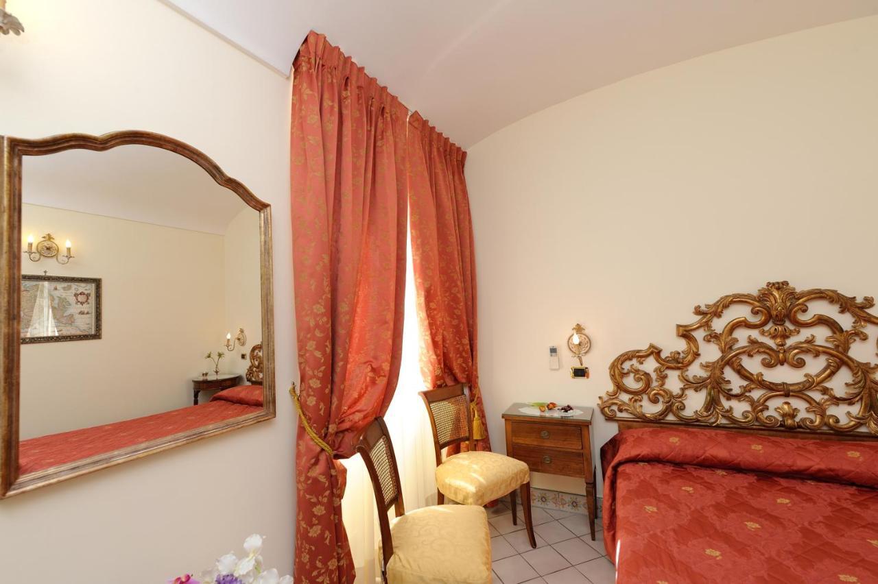 Amalfi Old Square Room & Apartments المظهر الخارجي الصورة