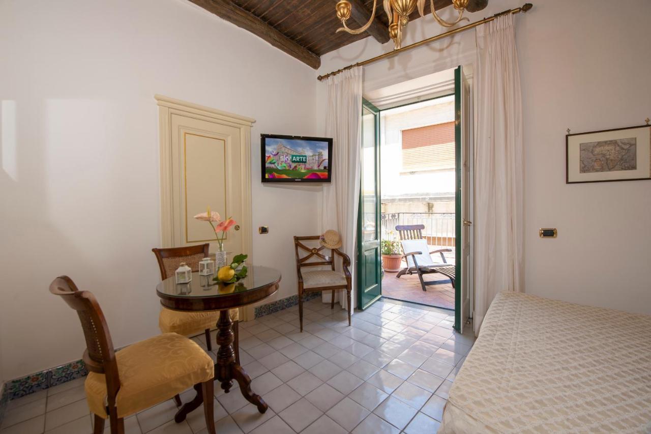 Amalfi Old Square Room & Apartments المظهر الخارجي الصورة